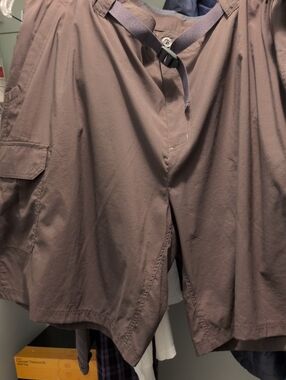 coloumbia mens zip fly shorts size 4x. olive green/brown.